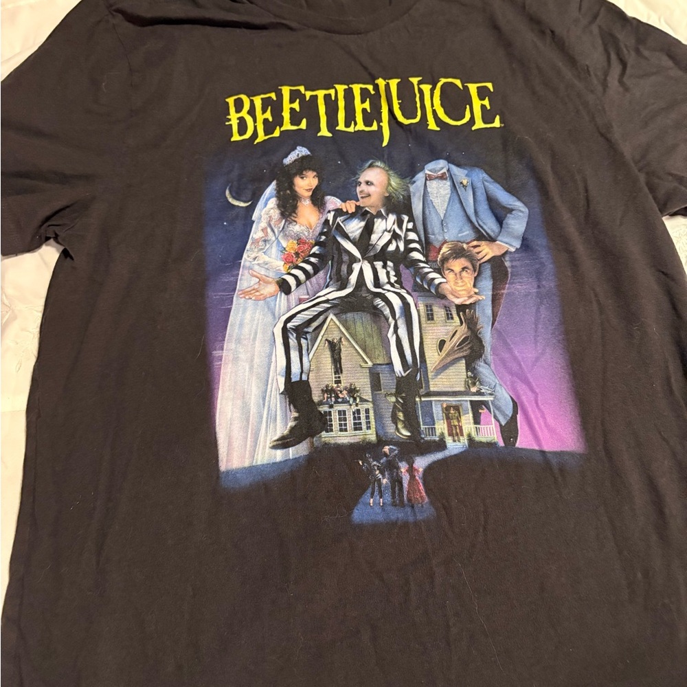 Old Navy Black Short Sleeve Tee with Graphic Design